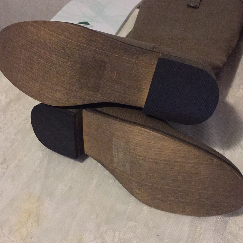 END OF YEAR SALE  Mid Calf Boots Size 8 Taupe  $BUNDLE AND $AVE - Picture 3 of 8